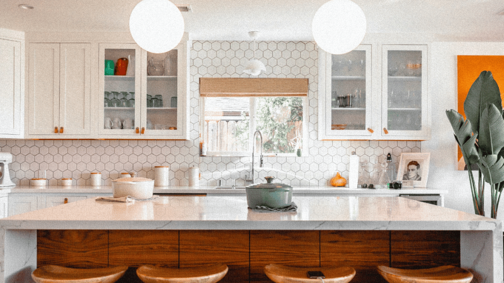 Les tendances cuisine armoires en verre Décoration intérieure mai